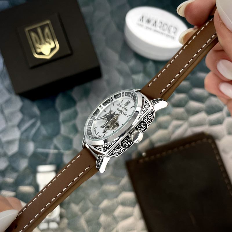 Awarder 021 Де би не була Silver-Silver-Brown