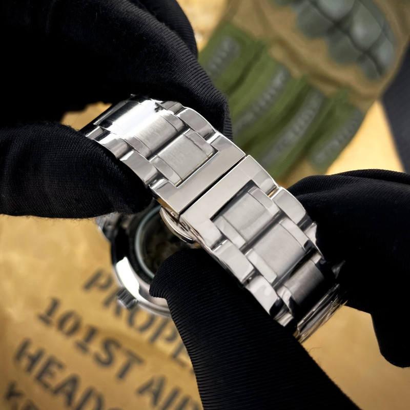 Awarder 022-3D Де би не був Silver-Black Steel