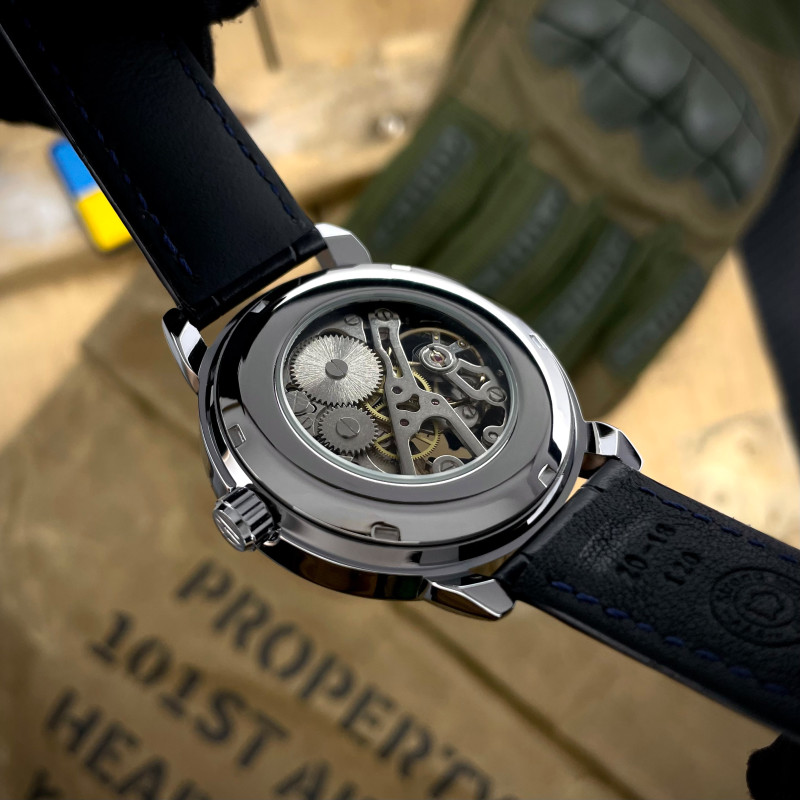 Awarder 022SIBK Mechanic Де би не був Silver-Black.
